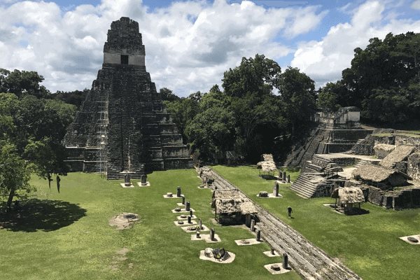 Investigador mexicano revela ADN de mayas prehispánicos de un entierro masivo