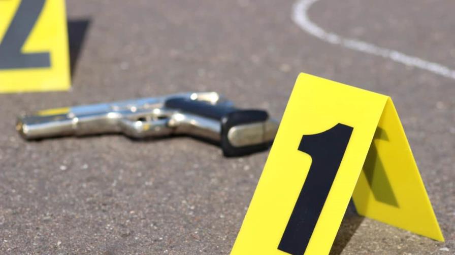 Matan joven mientras usaba celular en patio de su casa en La Vega Matan joven mientras usaba celular en patio de su casa en La Vega