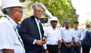 Avanza reconexión eléctrica en el Este tras huracán Fiona