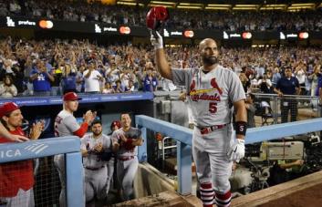 Pujols celebró su gesta de los 700 jonrones con el triunfo sobre Dodgers