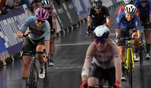 Holandesa van Vleuten se impone en Mundial Ciclismo en Ruta