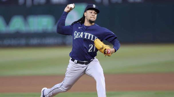 Luis Castillo firma extensión de cinco años con los Marineros