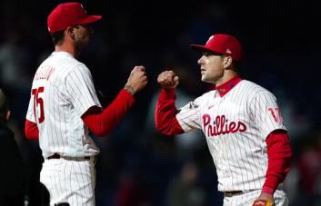 Hoskins pega jonrón y los Filis arrollan a Bravos