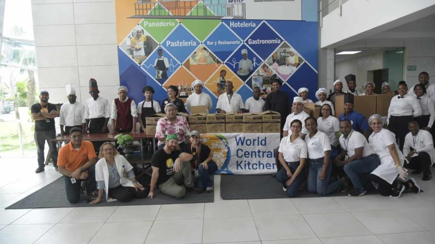 Paella de amor para damnificados de Fiona en Higüey