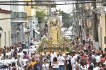 Devotos realizan tradicional procesión con la imagen de la Virgen de las Mercedes Devotos realizan tradicional procesión con la imagen de la Virgen de las Mercedes
