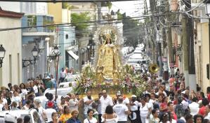 Devotos realizan tradicional procesión con la imagen de la Virgen de las Mercedes