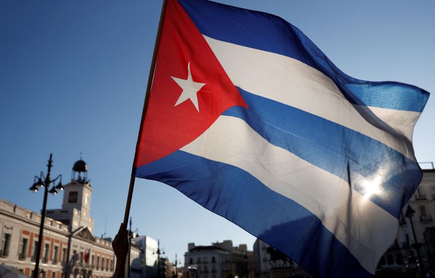 Cuba aplaza en varias regiones el cierre de colegios electorales por lluvias