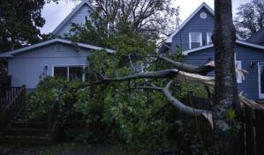 Huracán Fiona arrastra varias casas al mar en Canadá; causa apagones