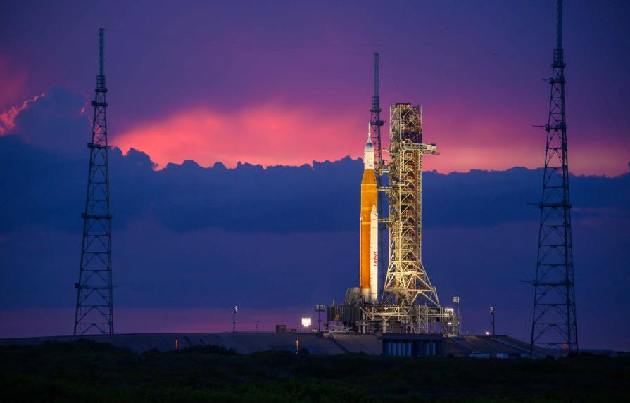 La NASA suspende lanzamiento del martes de nave a la Luna debido a tormenta