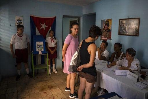 Cuba vota nuevo código que permitiría matrimonio igualitario