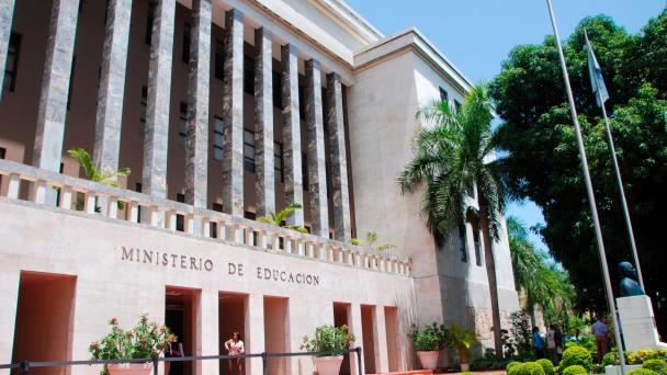 Contrataciones públicas detectó vínculos entre 6 empresas a cargo libros secundaria