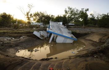 Puertorriqueños están furiosos por apagones días después de Fiona