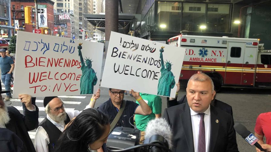 Nueva York licita contrato de asesoría legal para inmigrantes por 5 millones