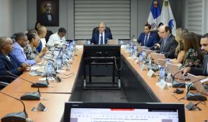 Reducen 50 % al copago del Seguro Familiar de Salud y ampl&iacute;an coberturas medicamentos de alto costo