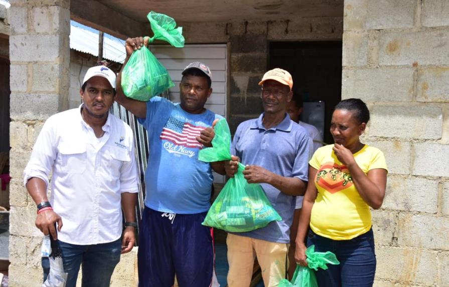Voluntariado Banreservas distribuye alimentos a damnificados de Fiona en Miches