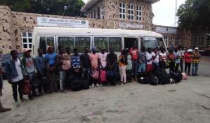 Cesfront detiene 28 haitianos en un autobús en Montecristi