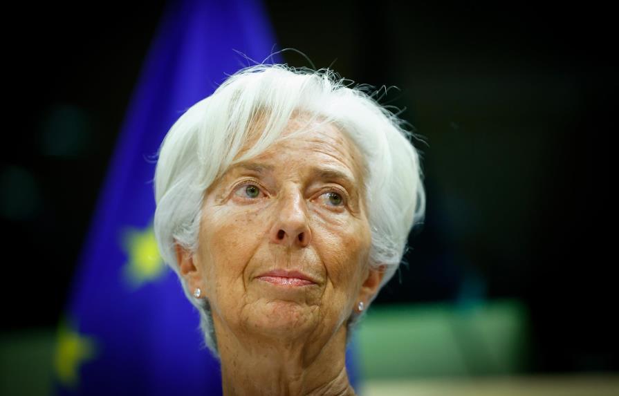 Lagarde reconoce que la depreciación del euro empuja al alza la inflación