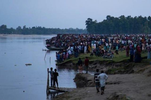 Al menos 51 muertos en Bangladés tras naufragio en un río