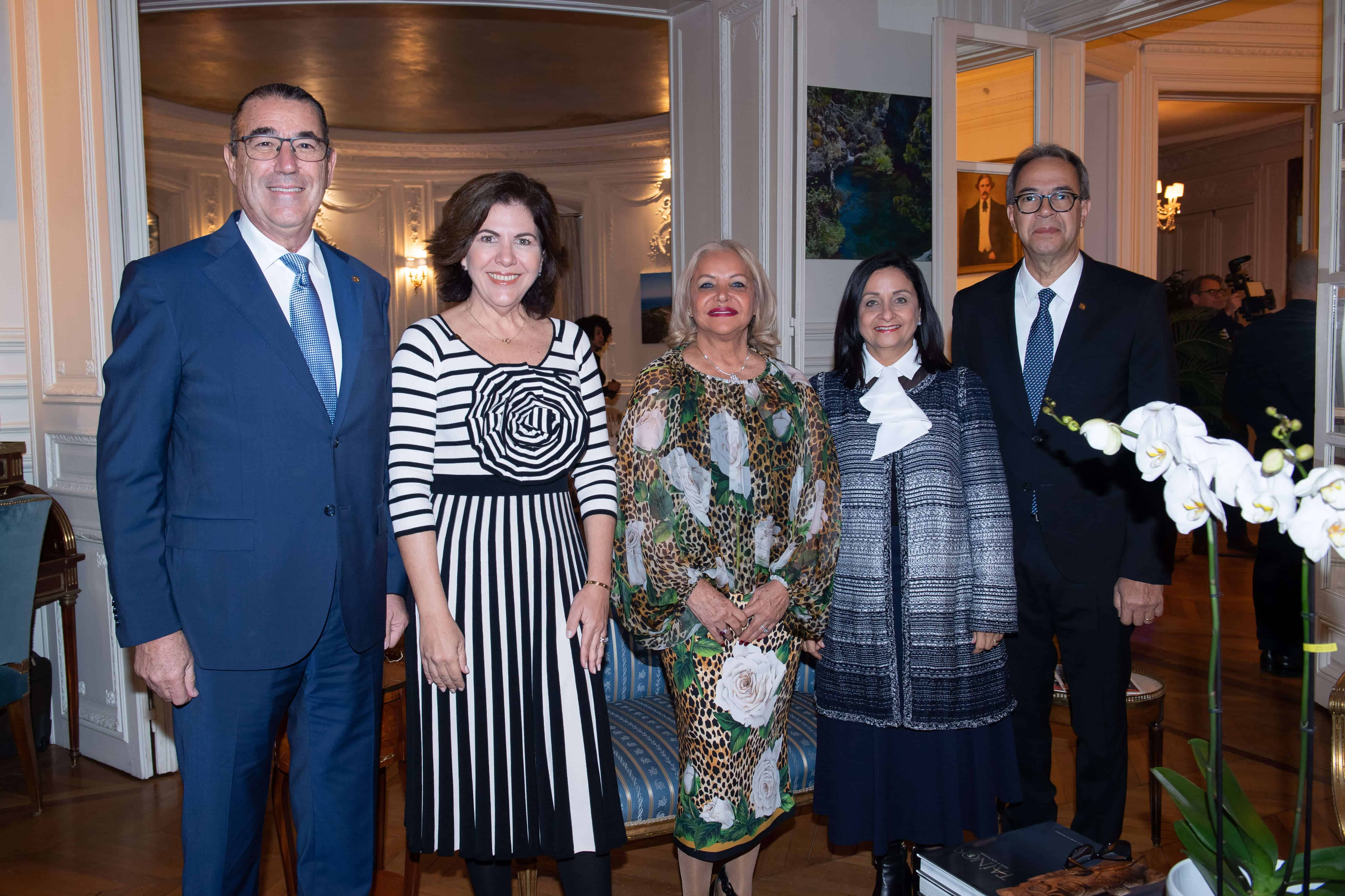 Juan Manuel Martín de Oliva, Theresa Sullivan, Rosa Hernández de Grullón, Soraya Lara de Mármol y José Mármol.