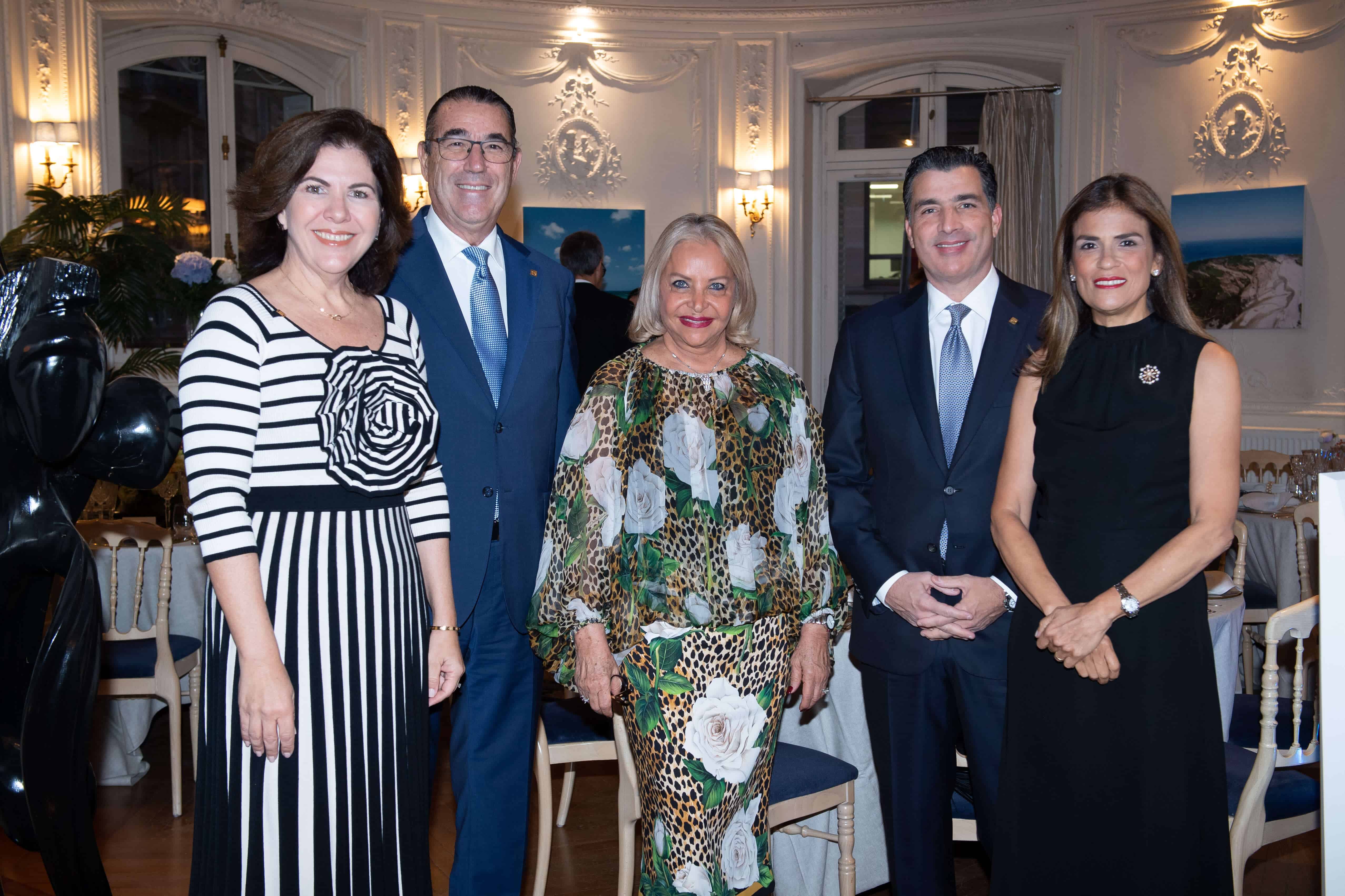 Theresa Sullivan, Juan Manuel Martín de Oliva, Rosa Hernández de Grullón, Christopher Paniagua y Sandra Bisonó de Paniagua.