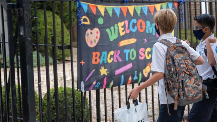 Nueva York debe escolarizar a 3,200 niños llegados en autobuses de migratantes