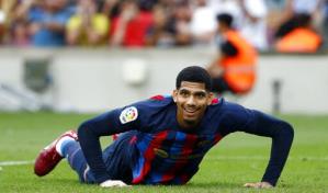Araujo niega que dé prioridad al Barcelona sobre Uruguay