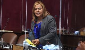 Diputada denuncia que el ministro de Educación echó de su oficina a un grupo de legisladores