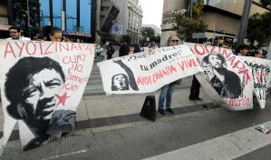 Padres de caso Ayotzinapa gritan no nos van a callar ocho a&ntilde;os despu&eacute;s