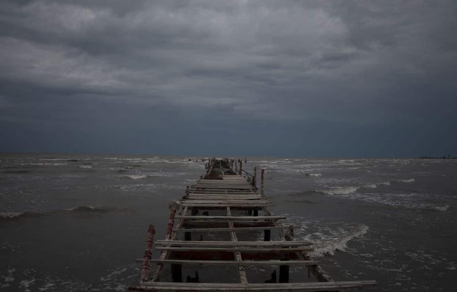 Los Cayos de Florida sienten los vientos y lluvias de Ian