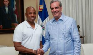 Eric Adams visita a Abinader, viaja a La Romana e Higüey y promete aportes