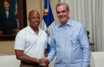 Eric Adams visita a Abinader, viaja a La Romana e Higüey y promete aportes