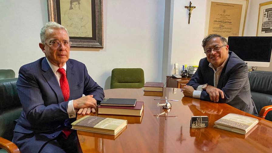 Expresidente Uribe alerta a Petro sobre sus reformas tras diálogo entre ambos Expresidente Uribe alerta a Petro sobre sus reformas tras diálogo entre ambos