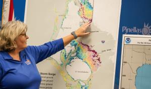 Tampa Bay se prepara para tormenta no vista en un siglo