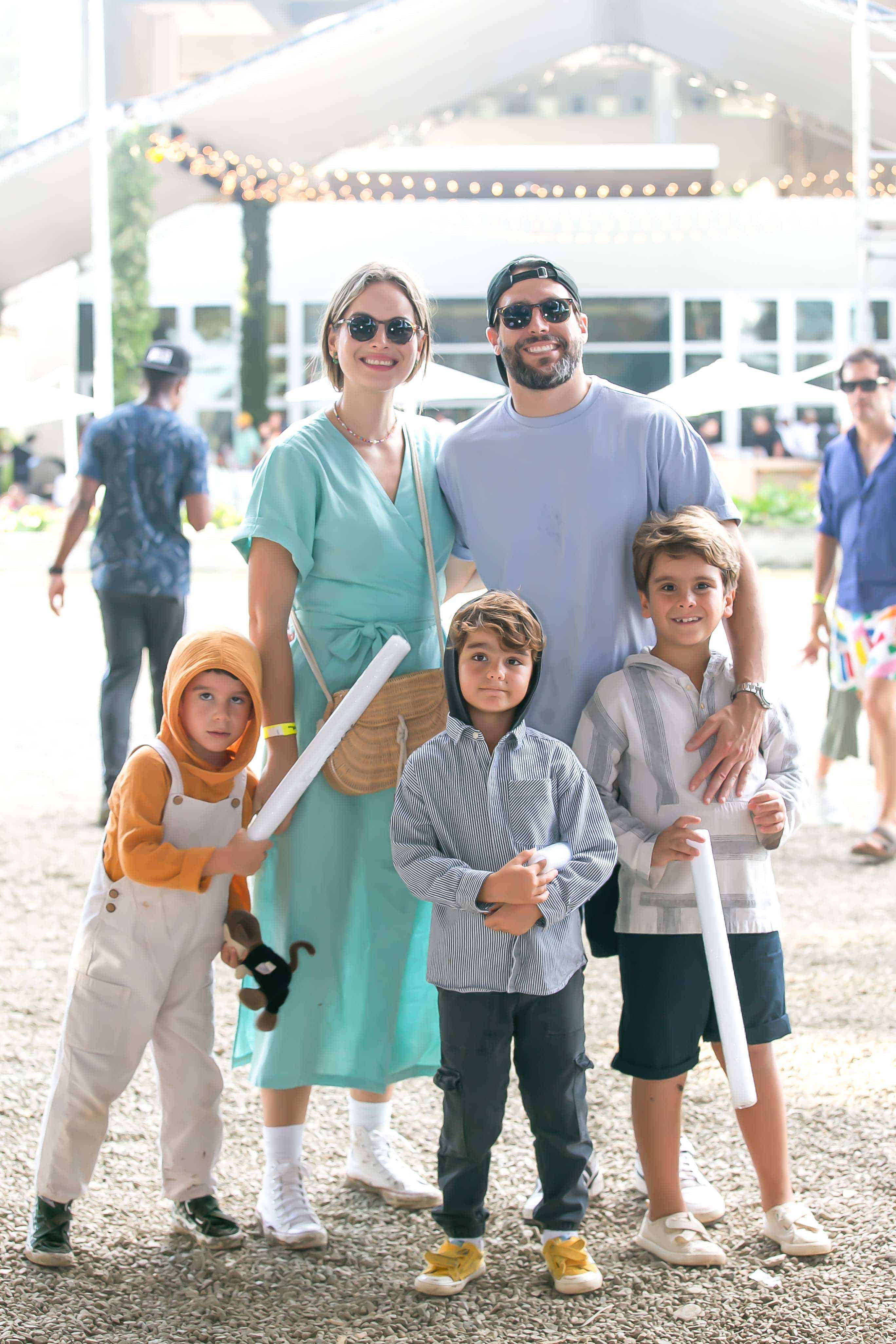 Monika Leschhorn, Nassim Dina, Milo, Galo y Luka.