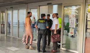 Envían hombre a jucio por exhibicionismo y él intenta entrar desnudo al juzgado