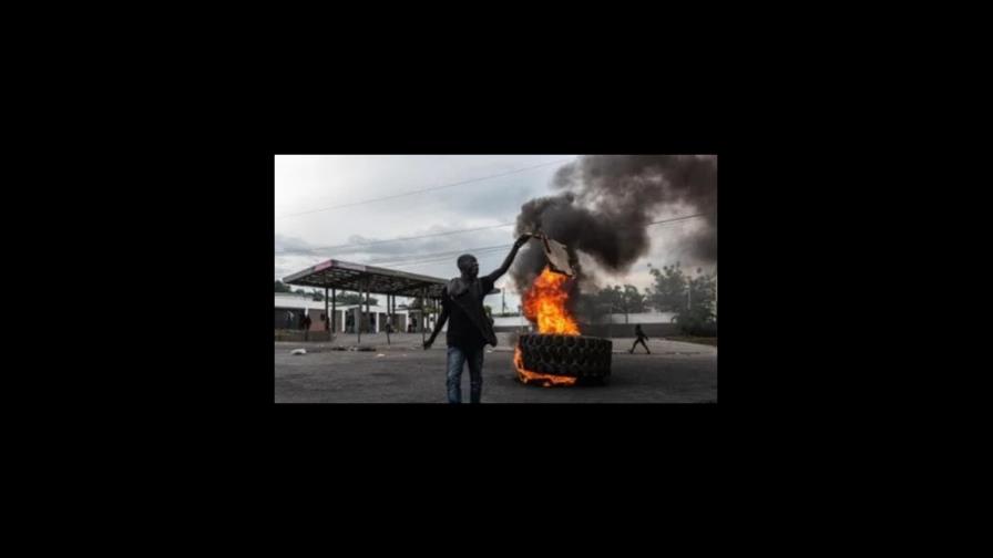 Haití vive segundo día de violenta protesta por aumento de los combustibles Haití vive segundo día de violenta protesta por aumento de los combustibles