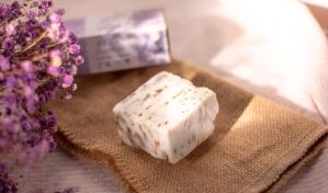 Champú seco y champú sólido: principales diferencias