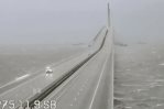 Los fuertes vientos de Ian obligan el cierre del puente de Tampa Bay