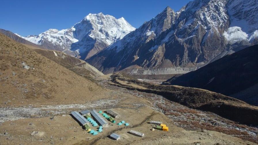 Alpinista estadounidense desaparece y nepalí muere en la montaña Manaslu Alpinista estadounidense desaparece y nepalí muere en la montaña Manaslu