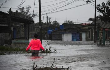 Dos muertos, enormes daños y apagón generalizado en Cuba tras el huracán Ian