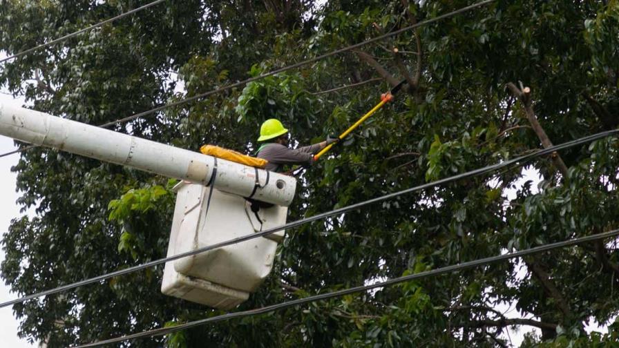 El 78 % de los abonados tienen servicio de luz en Puerto Rico tras Fiona