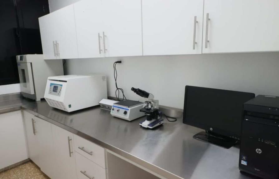 SNS remoza laboratorios clínicos en siete hospitales y entrega cinco tomógrafos