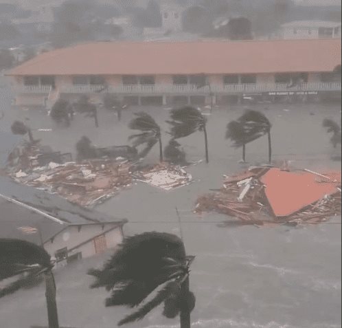 El huracán Ian inunda calles y causa destrozos en Florida