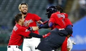 Rosario pega hit en la 10ma y Guardianes superan a Rays