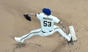 Cerveceros mejoran sus expectativas; vencen a Cardenales