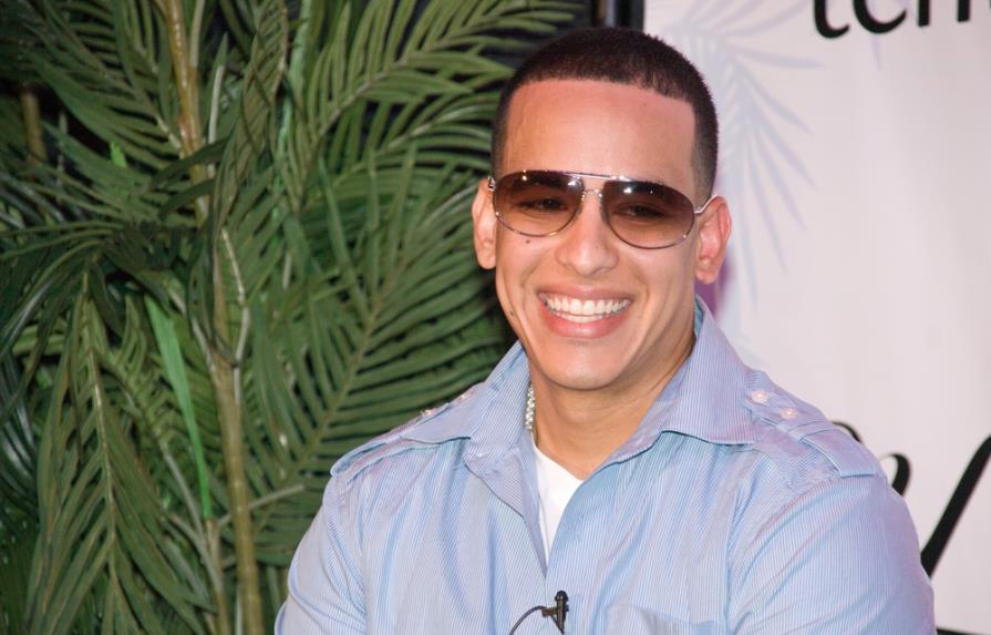 Daddy Yankee invitó a una señora mayor a subir al escenario