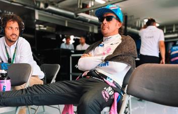 Alonso: Prioridad es ayudar a Alpine en constructores; Max es justo bicampeón