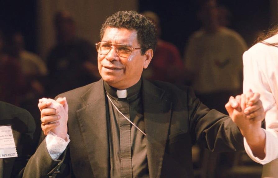 Vaticano confirmó restricciones a obispo y premio Nobel, Belo por abusos