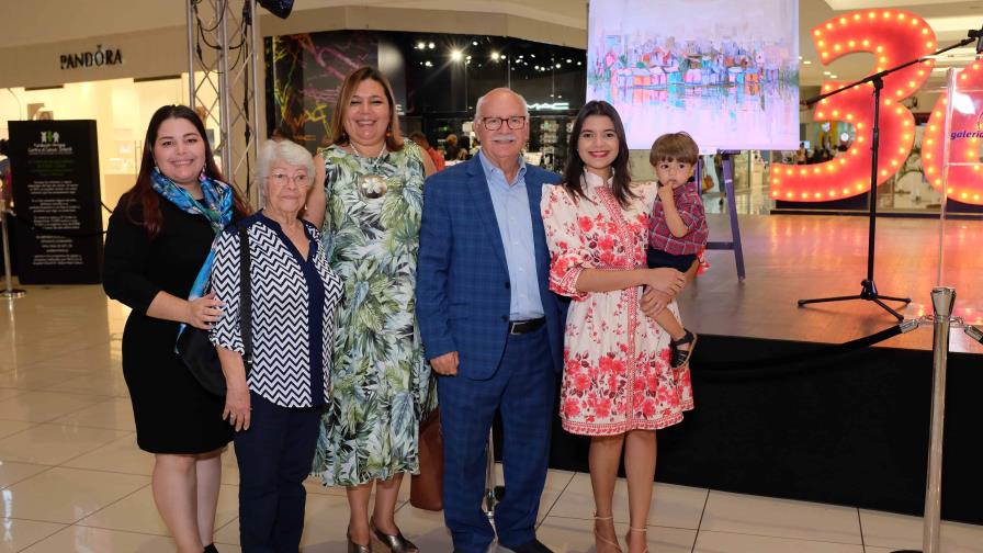 Willy Pérez inaugura la exposicion Trascendencia del paisaje