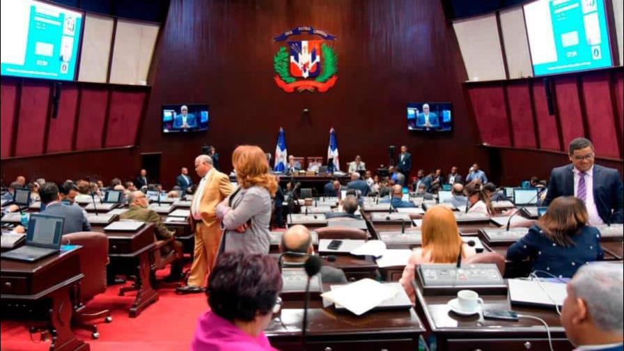 Luchas partidarias por comisiones afectan leyes prioritarias en Cámara de Diputados